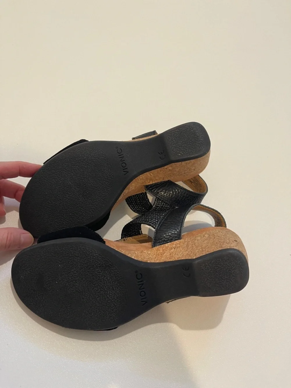 Vionic Black Kaytie T-Strap Wedge Sandals